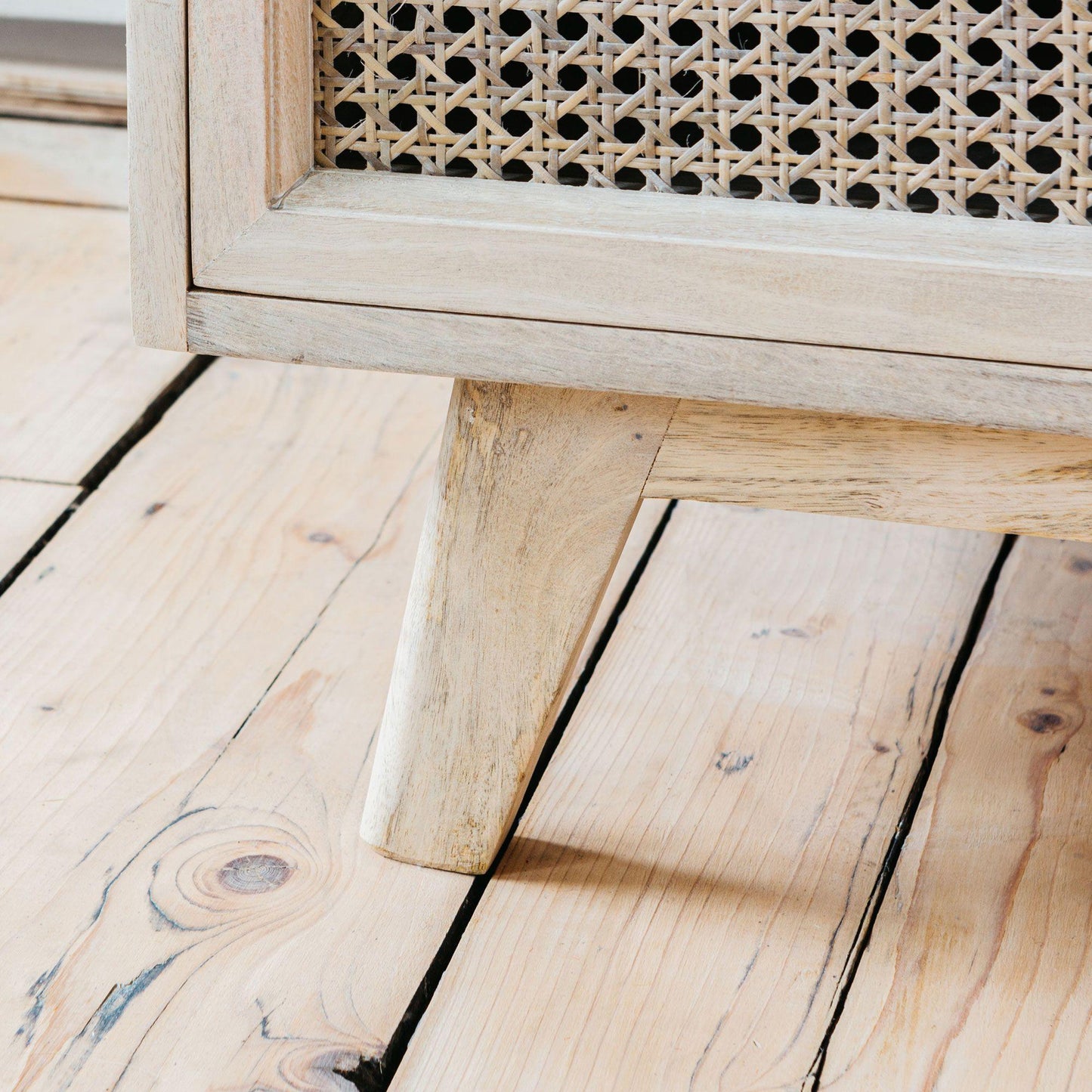 Andy Rattan Bed Side - Rathkaar.com