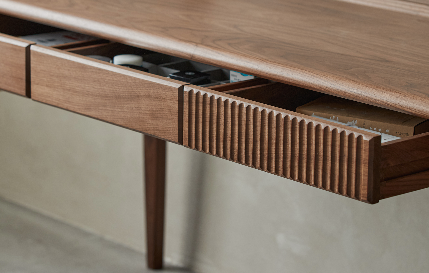 Valentina Study Table